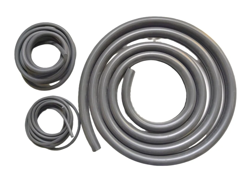 USZCZELKA SZYBY PRZEDNIEJ Z CZARNYMI KLINAMI SYRENA